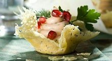 Рецепт - Корзиночки из сыра с муссом из лосося