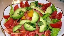Рецепт - Летний салат из помидоров и огурцов.