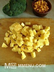 Приготовление блюда по рецепту - Сливочный суп с брокколи и кукурузой. Шаг 5