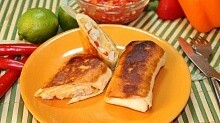 Рецепт - Мексиканская Чимичанга с соусом Сальса
