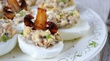 Рецепт - Яйца, фаршированные грибами и луком