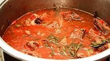 Рецепт - Говядина в томатном соусе