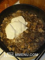 Приготовление блюда по рецепту - Жареная картошечка со сливочно-грибным соусом.. Шаг 2