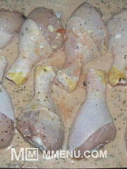Приготовление блюда по рецепту - Куриные голени в духовке. Шаг 5