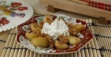 Рецепт - Яблоки и орехи с карамелью