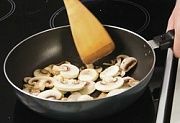 Приготовление блюда по рецепту - Рагу из овощей с ветчиной и грибами. Шаг 2