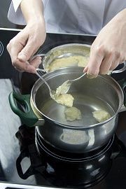 Приготовление блюда по рецепту - Борщ с куриными окорочками. Шаг 4