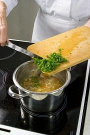 Приготовление блюда по рецепту - Рисовый суп. Шаг 4