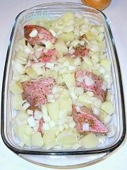 Приготовление блюда по рецепту - Окунь запеченный с картофелем под сырной корочкой. Шаг 8