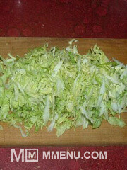 Приготовление блюда по рецепту - Салат с молодой капусты с тунцом и сухариками. Шаг 1
