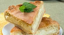Рецепт - Пирог с луком, сыром и сметаной