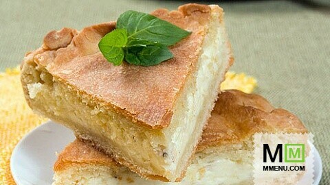 Пирог с луком, сыром и сметаной