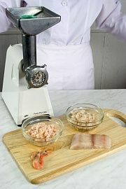 Приготовление блюда по рецепту - Суп с фрикадельками из рыбы и креветок. Шаг 1