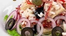Рецепт - Салат с индейкой, рисом и маслинами