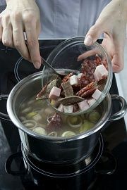 Приготовление блюда по рецепту - Суп из красной фасоли. Шаг 4