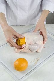 Приготовление блюда по рецепту - Курица, фаршированная апельсинами. Шаг 1