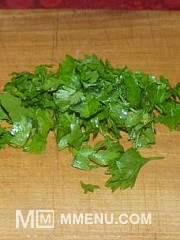 Приготовление блюда по рецепту - Салат с молодой капусты с соленым сыром. Шаг 4