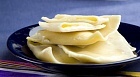 Отварные конвертики из теста с яйцом и маслом Отварные конвертики из теста с яйцом и маслом
