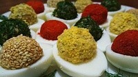 Яркая закуска к празднику. Фаршированные яйца