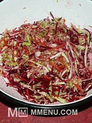 Приготовление блюда по рецепту - Легкий овощной салат. Шаг 3