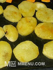 Приготовление блюда по рецепту - Печеная картошка. Шаг 3