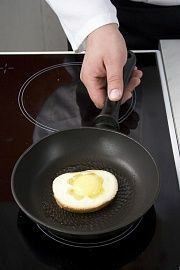 Приготовление блюда по рецепту - Горячие бутерброды с яйцами. Шаг 5