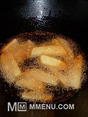 Приготовление блюда по рецепту - Салат из сельди с жареным картофелем и горчичной заправкой. Шаг 2