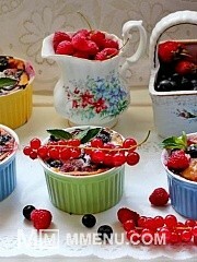 Приготовление блюда по рецепту - Йогуртово-творожные кексы с ягодами.. Шаг 8