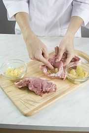 Приготовление блюда по рецепту - Кармашки из свинины с ананасами. Шаг 4