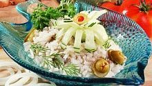 Рецепт - Салат с консервированной рыбой и рисом