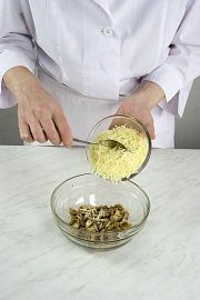Приготовление блюда по рецепту - Горбуша, фаршированная грибами и сыром. Шаг 3