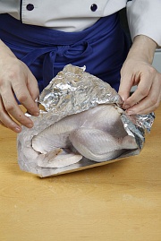 Приготовление блюда по рецепту - Курица пасхальная. Шаг 6