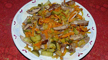 Рецепт - Теплый салат с куриными сердечками
