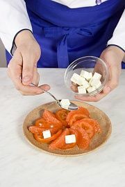 Приготовление блюда по рецепту - Салат с грейпфрутом и мягким сыром. Шаг 4
