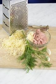 Приготовление блюда по рецепту - Слоеные «мешочки» с курицей и сыром. Шаг 1