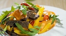 Рецепт - Салат с мясом и соусом чили