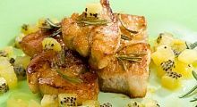 Рецепт - Мясо гриль с соусом из ананаса и киви