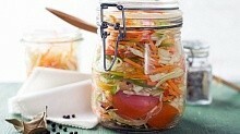 Рецепт - Салат из капусты с луком и яблоками