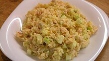 Рецепт - Рыбный салат из сёмги и риса - видеорецепт