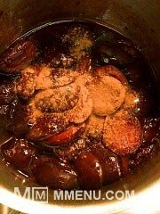 Приготовление блюда по рецепту - Клёцки из гречневой муки и творога со сливовым соусом. Шаг 10