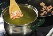 Приготовление блюда по рецепту - Картофельный суп-пюре с креветками. Шаг 8