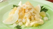 Рецепт - Салат из кальмаров с ананасами
