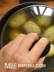 Приготовление блюда по рецепту - картофельный салат с икрой. Шаг 3