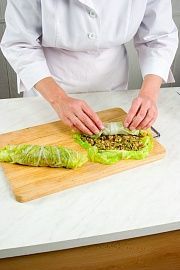 Приготовление блюда по рецепту - Рулет из капусты с грецкими орехами. Шаг 4