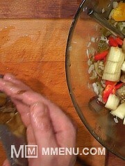 Приготовление блюда по рецепту - Салат из баклажанов и запечённых овощей. Шаг 7