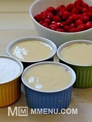Приготовление блюда по рецепту - Йогуртово-творожные кексы с ягодами.. Шаг 6