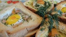 Рецепт - Горячие тосты с грибами и яйцом