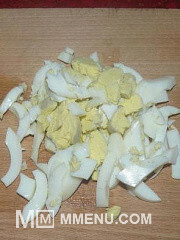 Приготовление блюда по рецепту - Салат с курицей и ананасами. Шаг 6