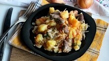 Рецепт - Тушеная капуста с куриными сердечками и картофелем