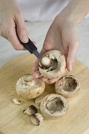 Приготовление блюда по рецепту - Фаршированные грибочки «Пальчики оближешь». Шаг 1